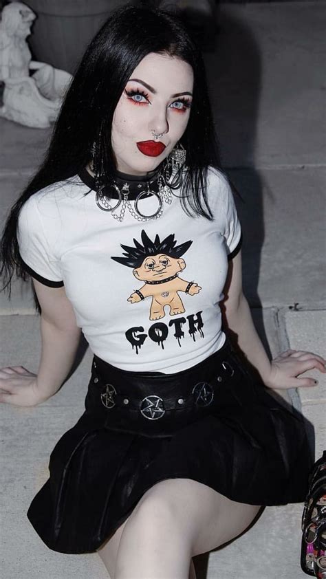 Unveiling the secrets: how to dress like a goth babe